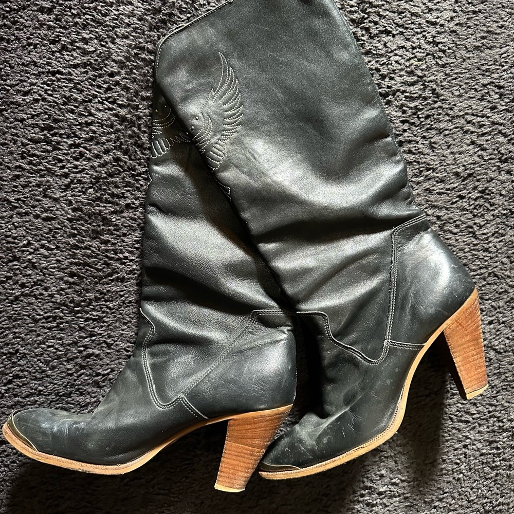 Dingo Vintage Chic Black Heeled Cowboy Boots with Wooden Heel size 8.